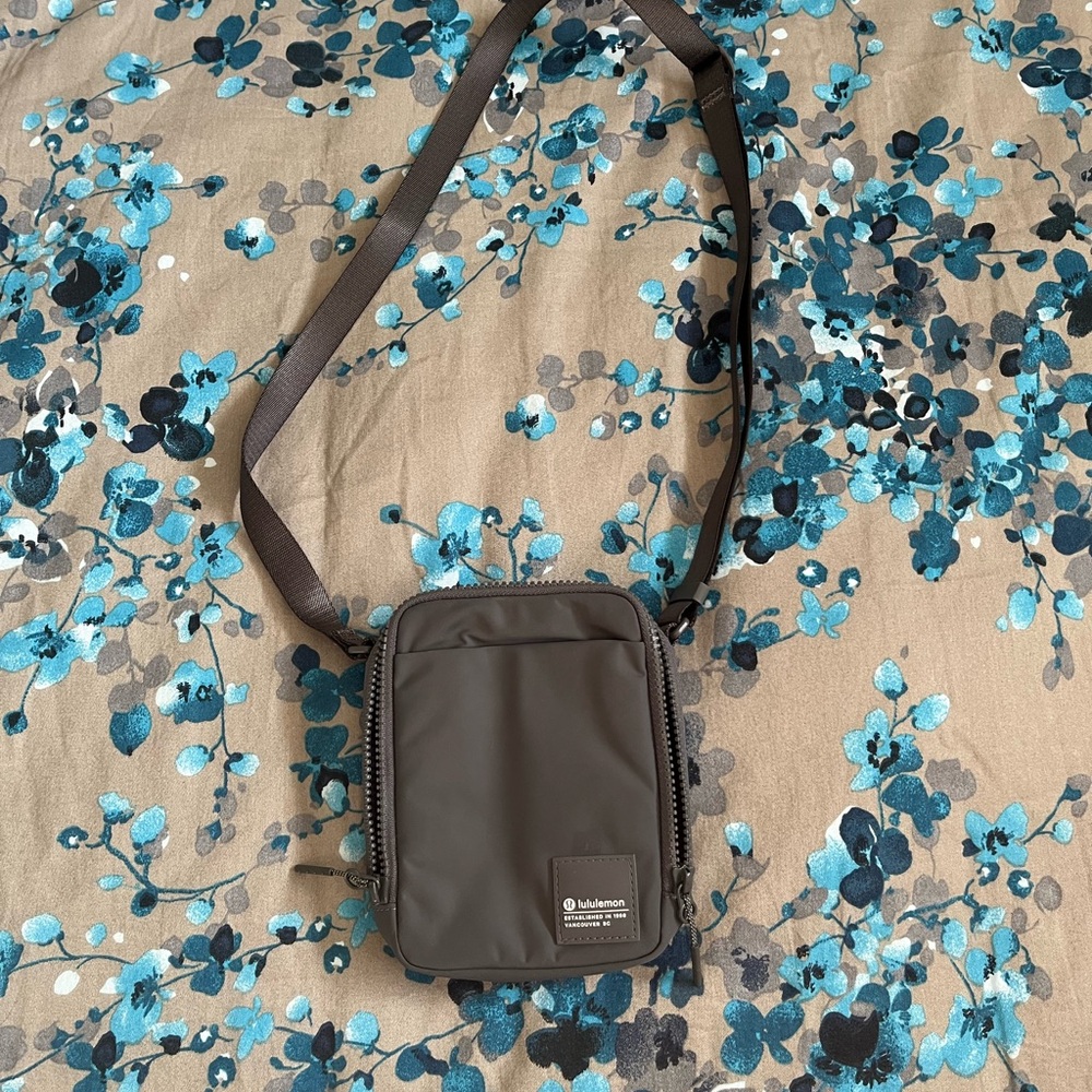 NWOT Easy access crossbody